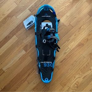 NEW Alptrek 930 Large Snowshoes w/ Poles & Bag